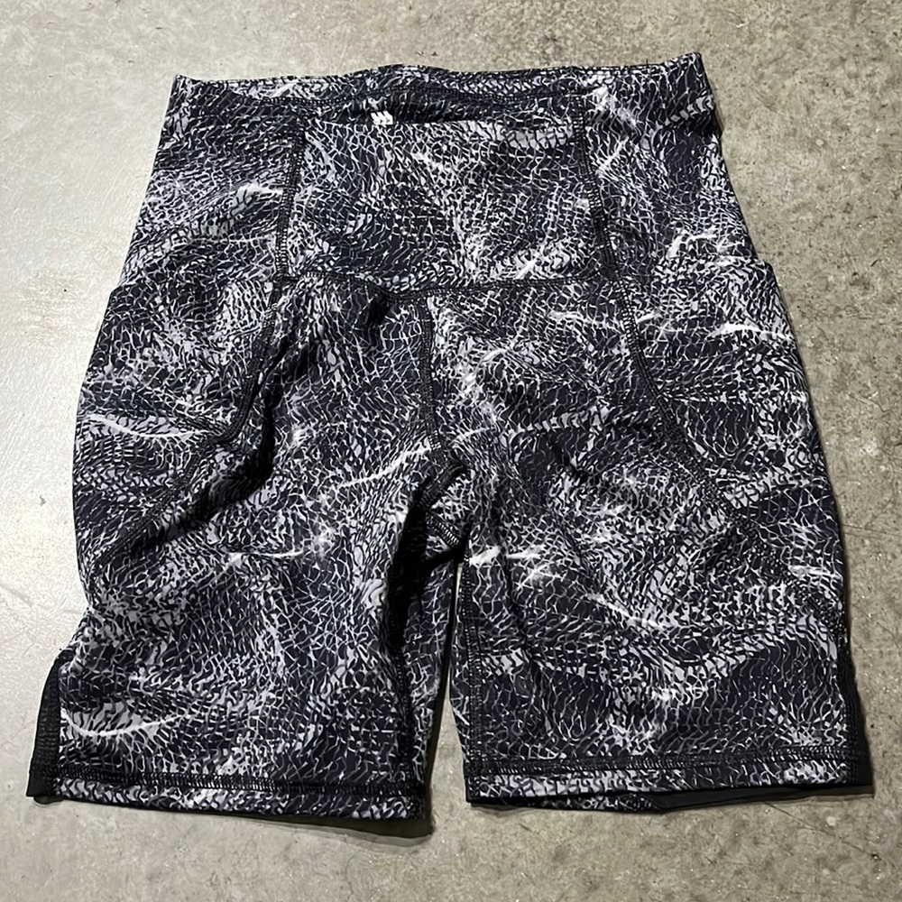 Snakeskin bike shorts with side pockets